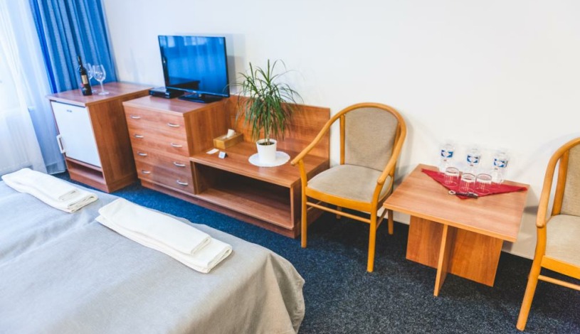 HOTEL U ČESKÉ KORUNY Hradec Králové - Dvoulůžkový pokoj s manželskou postelí